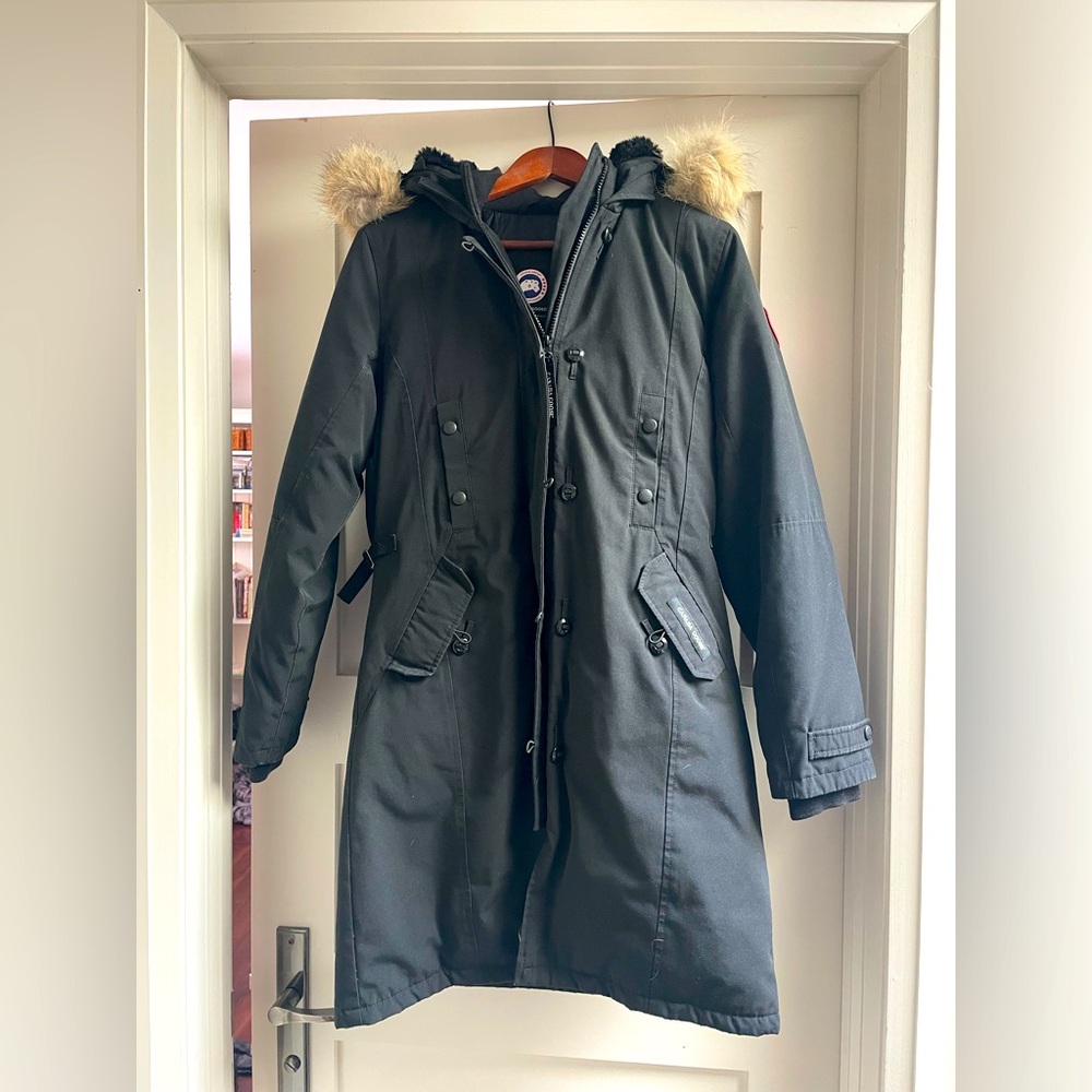 Canada goose parka.  2506L R